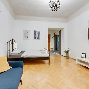 New Moderated školská Praga
